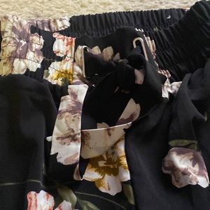 Black floral joggers. XS. Tie waist.